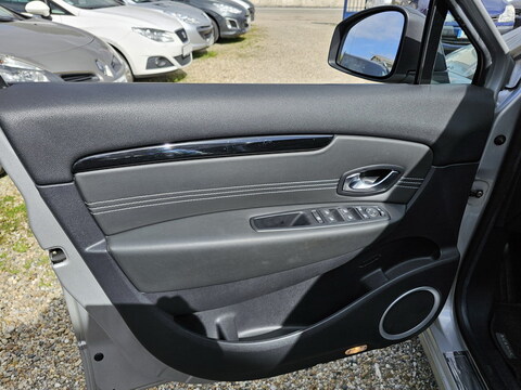 Renault Scenic III  1.6 16v 110ch Authentique