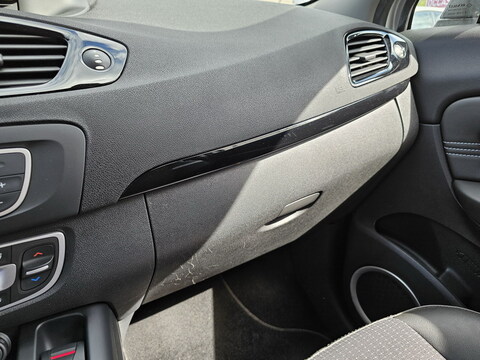 Renault Scenic III  1.6 16v 110ch Authentique