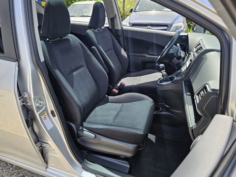 Toyota Verso-S 1.3 VVT-i 100ch Lounge