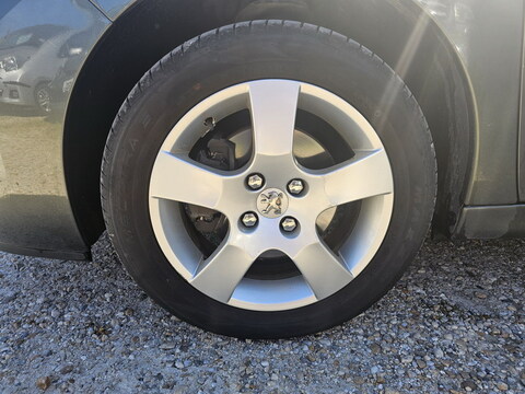 Peugeot 207  1.6 VTi 16v 120ch Premium Pack 5p + GPS