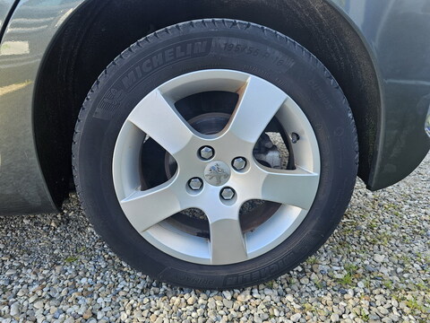 Peugeot 207  1.6 VTi 16v 120ch Premium Pack 5p + GPS