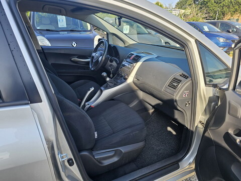 Toyota Auris  1.6 VVT-i 124ch Luna 5P