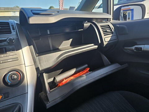 Toyota Auris  1.6 VVT-i 124ch Luna 5P