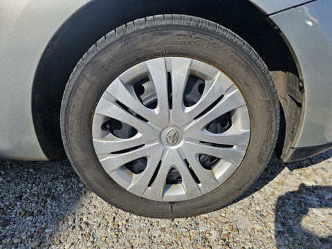 Toyota Auris  1.6 VVT-i 124ch Luna 5P