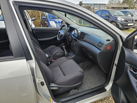 Toyota Corolla IX  1.4 100 VVT-i Terra 5p