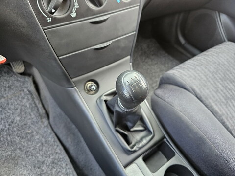 Toyota Corolla IX  1.4 100 VVT-i Terra 5p