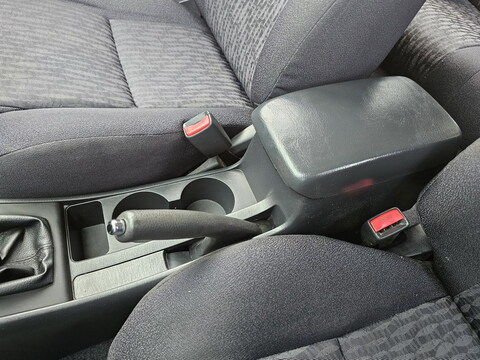 Toyota Corolla IX  1.4 100 VVT-i Terra 5p