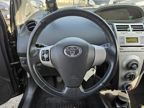 Toyota Yaris II  85 VVT-i Luna 5p 
