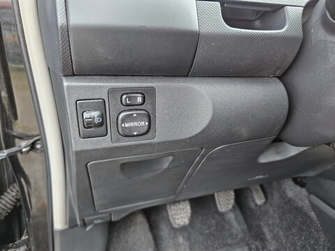 Toyota Yaris II  85 VVT-i Luna 5p 