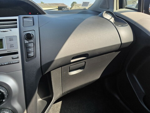 Toyota Yaris II  85 VVT-i Luna 5p 