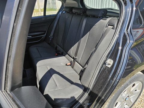 BMW Série 1 II  116d 116ch Lounge 5p