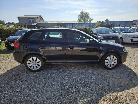 Audi A3 Sportback  1.6 102ch Attraction *100000kms*