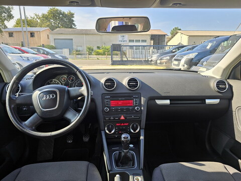 Audi A3 Sportback  1.6 102ch Attraction *100000kms*
