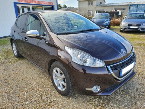 PEUGEOT 208 1.2 VTI 82ch STYLE