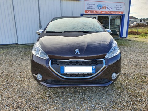 PEUGEOT 208 1.2 VTI 82ch STYLE