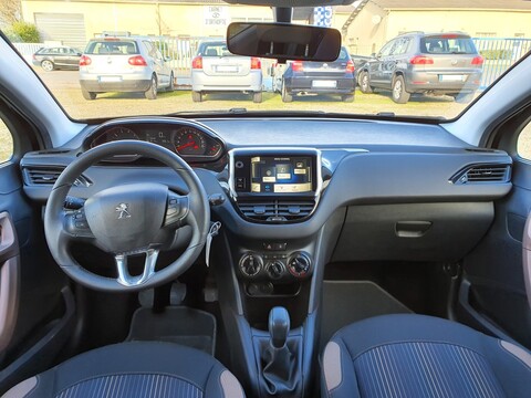 PEUGEOT 208 1.2 VTI 82ch STYLE