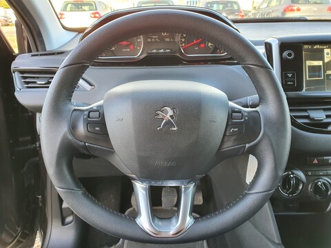 PEUGEOT 208 1.2 VTI 82ch STYLE