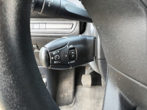 PEUGEOT 208 1.2 VTI 82ch Active
