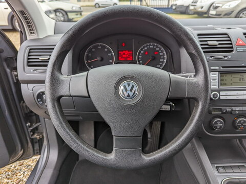 Volkswagen Golf V  1.6 102ch Confortline 5p