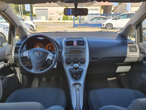 TOYOTA AURIS 1.4 VVTi 97 Terra