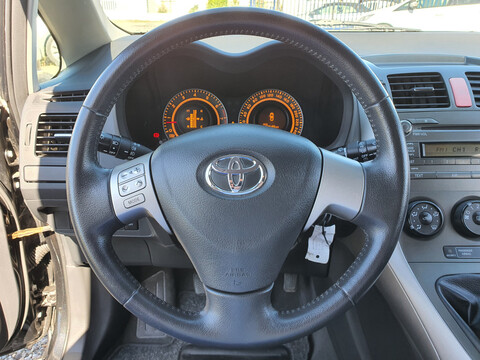 TOYOTA AURIS 1.4 VVTi 97 Terra