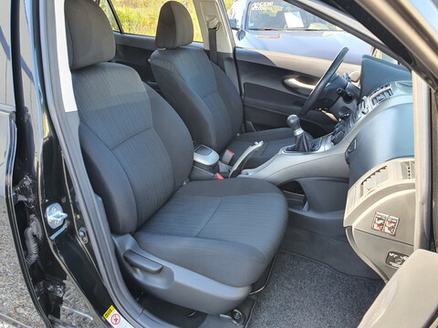 TOYOTA AURIS 1.4 VVTi 97 Terra