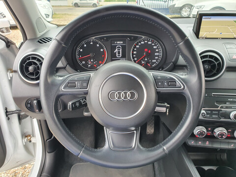 AUDI A1 1.4 TFSI 125 Ambiente + GPS