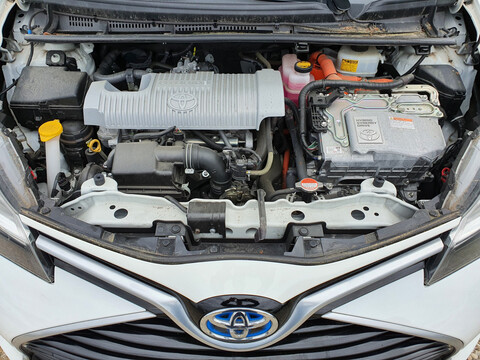 TOYOTA YARIS 1.5 100H DYNAMIC ZEN