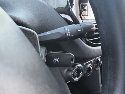 PEUGEOT 2081.2 VTI 82CH ACTIVE + GPS