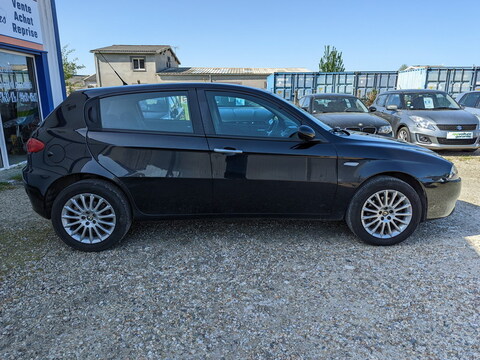 Alfa-Romeo 147  1.6 120ch Distinctive 5p