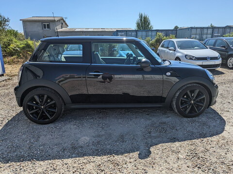 Mini II (R56) One + Options  1.6L 98ch