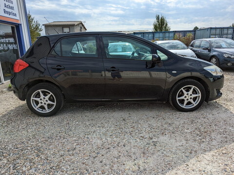 Toyota Auris  1.4l 97 VVT-i Sol 5p