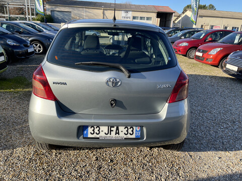 TOYOTA YARIS1.3 VVTI 87 LUNA PACK 3P