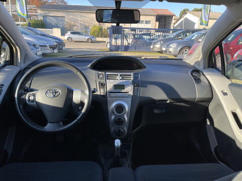 TOYOTA YARIS1.3 VVTI 87 LUNA PACK 3P