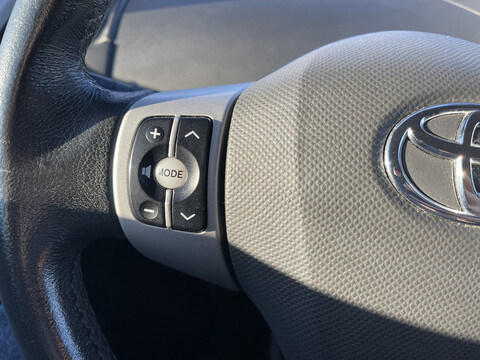 TOYOTA YARIS1.3 VVTI 87 LUNA PACK 3P