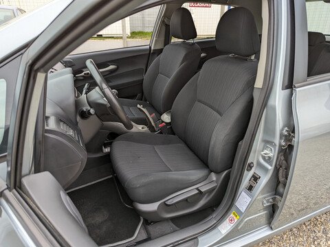 TOYOTA AURIS1.6L VVTI 132 DYNAMIC