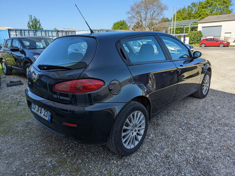 Alfa-Romeo 147  1.6 120ch Distinctive 5p