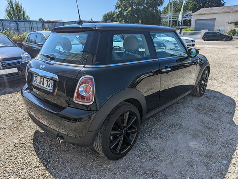 Mini II (R56) One + Options  1.6L 98ch