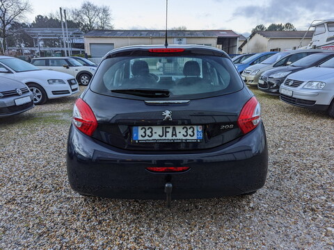 Peugeot 208  1.2 VTi Active 5p + Attelage