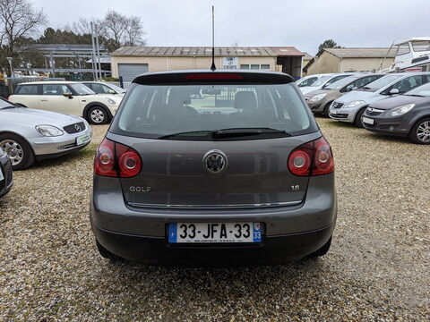 Volkswagen Golf V  1.6 102ch Confortline 5p