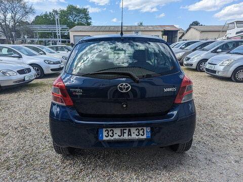 Toyota Yaris II  69 VVT-i Cool 3p