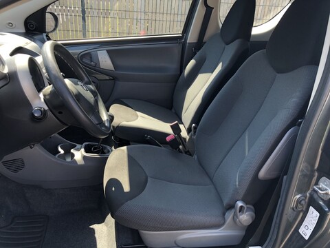 TOYOTA AYGO 1,0 VVT-i Sport