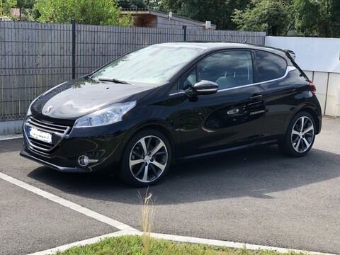 PEUGEOT 208 1,6 THP - 155ch FELINE