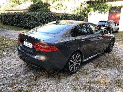 JAGUAR XE 2,0D - 180ch R-Sport A