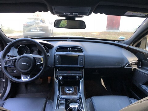 JAGUAR XE 2,0D - 180ch R-Sport A