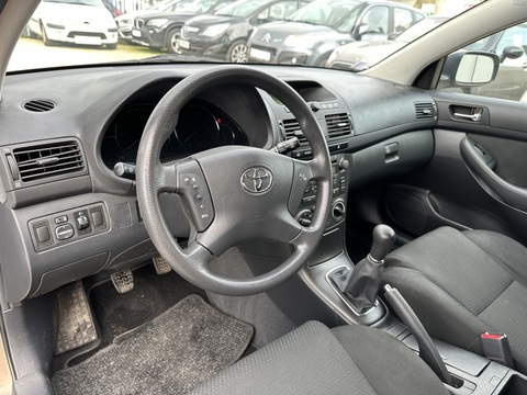 Toyota Avensis II  130 VVT-i Terra 5p