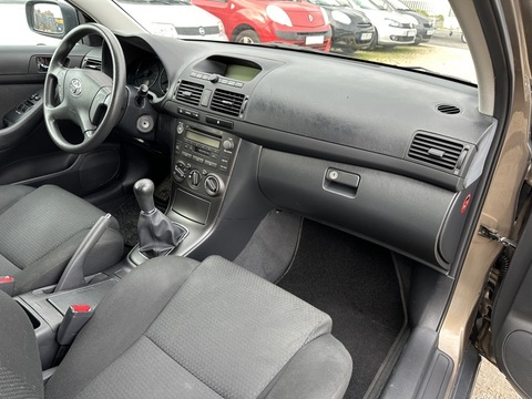 Toyota Avensis II  130 VVT-i Terra 5p