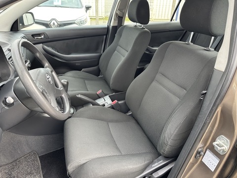 Toyota Avensis II  130 VVT-i Terra 5p