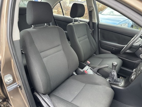 Toyota Avensis II  130 VVT-i Terra 5p