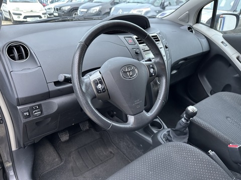 Toyota Yaris II  100 VVT-i Excelia Pack 5p